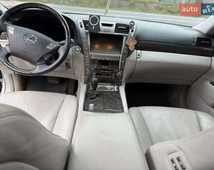 Серый Лексус ЛС, объемом двигателя 4.61 л и пробегом 216 тыс. км за 12800 $, фото 51 на Automoto.ua
