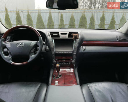 Серый Лексус ЛС, объемом двигателя 4.6 л и пробегом 195 тыс. км за 9950 $, фото 23 на Automoto.ua