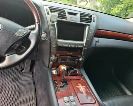 Серый Лексус ЛС, объемом двигателя 5 л и пробегом 340 тыс. км за 14500 $, фото 18 на Automoto.ua