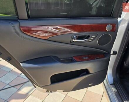 Серый Лексус ЛС, объемом двигателя 5 л и пробегом 280 тыс. км за 17999 $, фото 2 на Automoto.ua