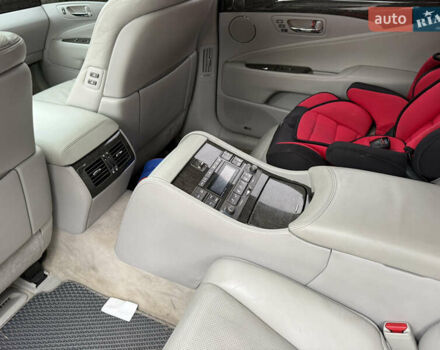 Серый Лексус ЛС, объемом двигателя 4.61 л и пробегом 216 тыс. км за 12800 $, фото 44 на Automoto.ua