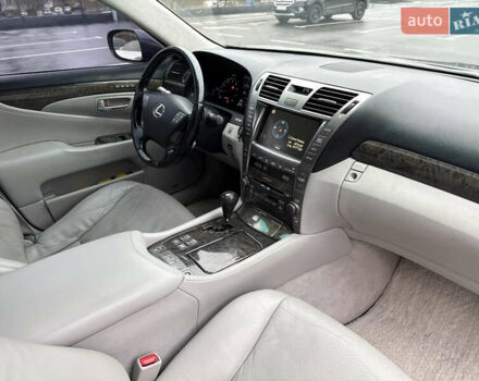Серый Лексус ЛС, объемом двигателя 4.6 л и пробегом 323 тыс. км за 10400 $, фото 25 на Automoto.ua