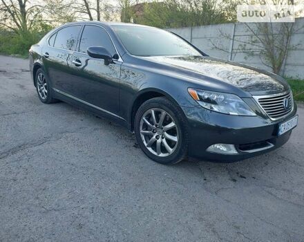 Серый Лексус ЛС, объемом двигателя 5 л и пробегом 380 тыс. км за 13900 $, фото 16 на Automoto.ua