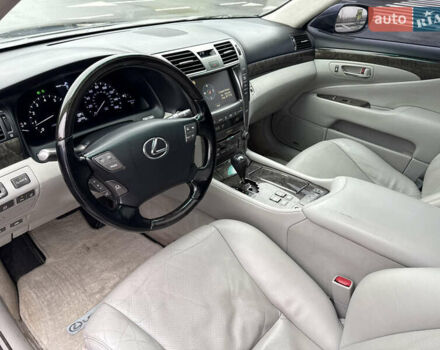 Серый Лексус ЛС, объемом двигателя 4.6 л и пробегом 323 тыс. км за 10400 $, фото 12 на Automoto.ua