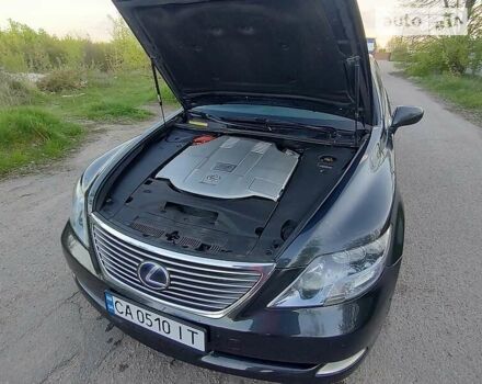 Серый Лексус ЛС, объемом двигателя 5 л и пробегом 380 тыс. км за 13900 $, фото 5 на Automoto.ua
