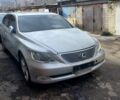 Серый Лексус ЛС, объемом двигателя 4 л и пробегом 180 тыс. км за 8500 $, фото 1 на Automoto.ua