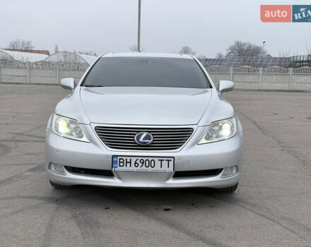 Серый Лексус ЛС, объемом двигателя 4.6 л и пробегом 230 тыс. км за 8500 $, фото 2 на Automoto.ua
