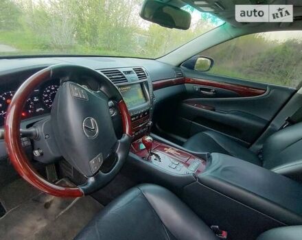 Серый Лексус ЛС, объемом двигателя 5 л и пробегом 380 тыс. км за 13900 $, фото 7 на Automoto.ua