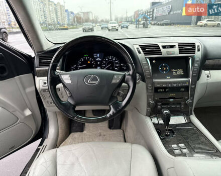 Серый Лексус ЛС, объемом двигателя 4.6 л и пробегом 323 тыс. км за 10400 $, фото 9 на Automoto.ua