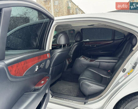 Серый Лексус ЛС, объемом двигателя 4.61 л и пробегом 240 тыс. км за 8500 $, фото 42 на Automoto.ua