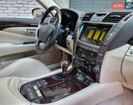 Серый Лексус ЛС, объемом двигателя 4.97 л и пробегом 237 тыс. км за 16999 $, фото 76 на Automoto.ua