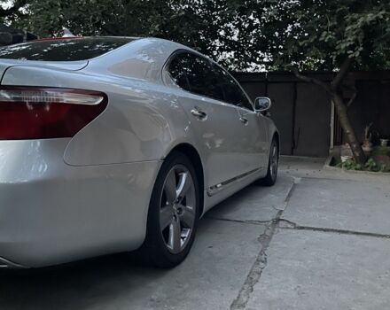 Серый Лексус ЛС, объемом двигателя 4.6 л и пробегом 190 тыс. км за 10499 $, фото 5 на Automoto.ua