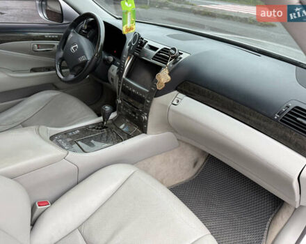 Серый Лексус ЛС, объемом двигателя 4.61 л и пробегом 216 тыс. км за 12800 $, фото 48 на Automoto.ua