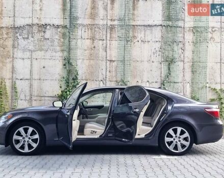 Серый Лексус ЛС, объемом двигателя 4.97 л и пробегом 237 тыс. км за 16999 $, фото 96 на Automoto.ua