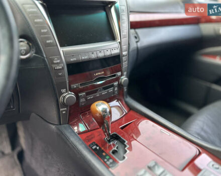 Серый Лексус ЛС, объемом двигателя 4.99 л и пробегом 220 тыс. км за 7000 $, фото 14 на Automoto.ua