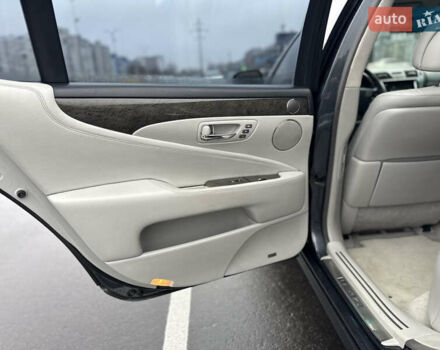 Серый Лексус ЛС, объемом двигателя 4.6 л и пробегом 323 тыс. км за 10400 $, фото 16 на Automoto.ua