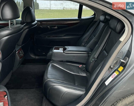 Серый Лексус ЛС, объемом двигателя 4.6 л и пробегом 195 тыс. км за 9950 $, фото 31 на Automoto.ua