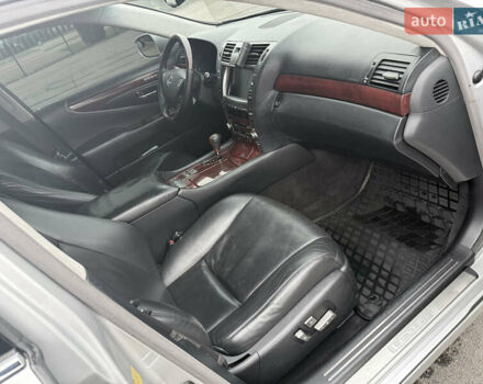 Серый Лексус ЛС, объемом двигателя 4.6 л и пробегом 230 тыс. км за 8500 $, фото 7 на Automoto.ua