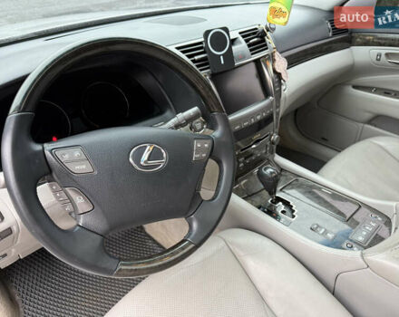 Серый Лексус ЛС, объемом двигателя 4.61 л и пробегом 216 тыс. км за 12800 $, фото 39 на Automoto.ua