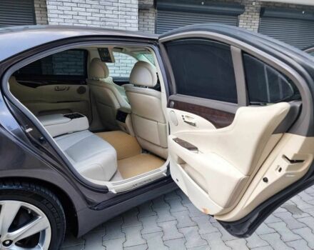 Сірий Лексус ЛС, об'ємом двигуна 5 л та пробігом 237 тис. км за 17999 $, фото 5 на Automoto.ua