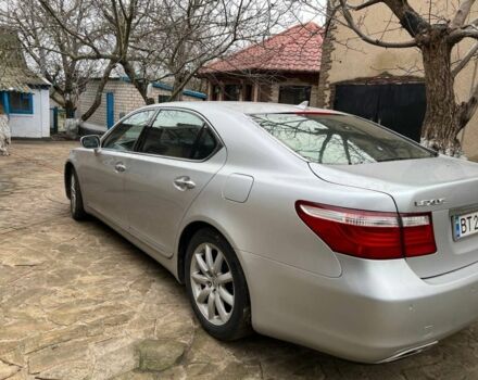 Серый Лексус ЛС, объемом двигателя 4.6 л и пробегом 241 тыс. км за 11088 $, фото 3 на Automoto.ua