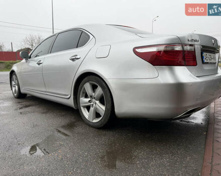 Серый Лексус ЛС, объемом двигателя 4.61 л и пробегом 216 тыс. км за 12800 $, фото 29 на Automoto.ua