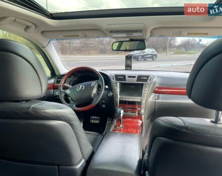 Серый Лексус ЛС, объемом двигателя 4.61 л и пробегом 200 тыс. км за 12500 $, фото 15 на Automoto.ua