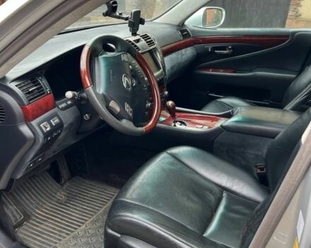 Серый Лексус ЛС, объемом двигателя 4.6 л и пробегом 241 тыс. км за 11088 $, фото 4 на Automoto.ua