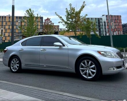 Серый Лексус ЛС, объемом двигателя 4.6 л и пробегом 220 тыс. км за 11000 $, фото 1 на Automoto.ua