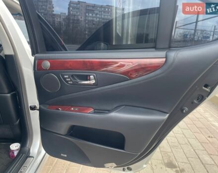 Сірий Лексус ЛС, об'ємом двигуна 4.61 л та пробігом 200 тис. км за 11000 $, фото 20 на Automoto.ua