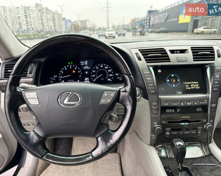 Серый Лексус ЛС, объемом двигателя 4.6 л и пробегом 323 тыс. км за 10400 $, фото 10 на Automoto.ua