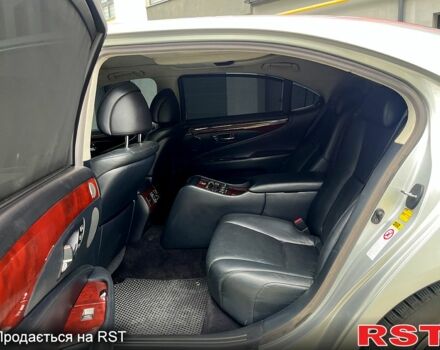 Серый Лексус ЛС, объемом двигателя 4.6 л и пробегом 240 тыс. км за 11500 $, фото 12 на Automoto.ua