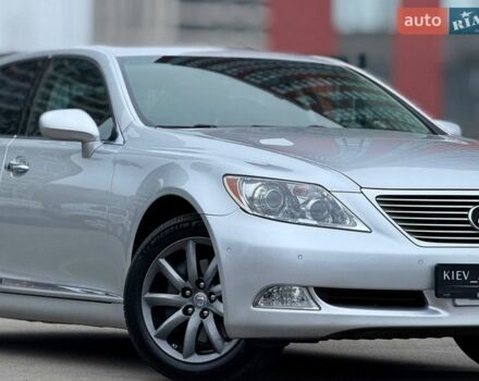 Серый Лексус ЛС, объемом двигателя 4.61 л и пробегом 275 тыс. км за 11500 $, фото 2 на Automoto.ua