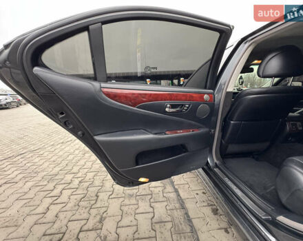 Серый Лексус ЛС, объемом двигателя 4.6 л и пробегом 116 тыс. км за 11700 $, фото 31 на Automoto.ua