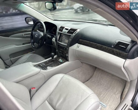 Серый Лексус ЛС, объемом двигателя 4.6 л и пробегом 323 тыс. км за 10400 $, фото 22 на Automoto.ua