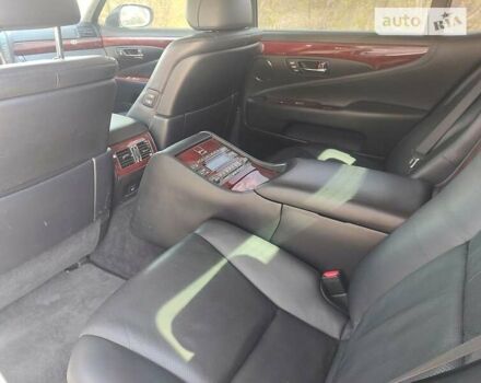 Серый Лексус ЛС, объемом двигателя 5 л и пробегом 380 тыс. км за 13900 $, фото 24 на Automoto.ua