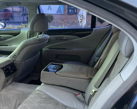 Серый Лексус ЛС, объемом двигателя 4.61 л и пробегом 263 тыс. км за 8000 $, фото 7 на Automoto.ua