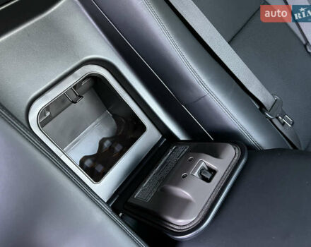 Серый Лексус ЛС, объемом двигателя 4.61 л и пробегом 238 тыс. км за 13000 $, фото 25 на Automoto.ua