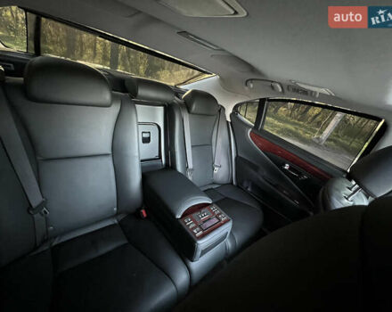 Серый Лексус ЛС, объемом двигателя 4.61 л и пробегом 238 тыс. км за 13000 $, фото 24 на Automoto.ua