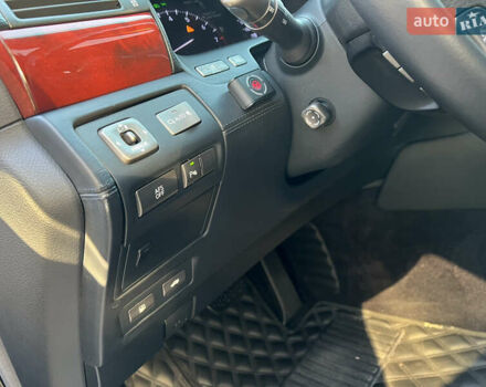 Серый Лексус ЛС, объемом двигателя 4.61 л и пробегом 238 тыс. км за 13000 $, фото 16 на Automoto.ua