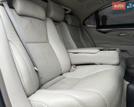 Серый Лексус ЛС, объемом двигателя 4.6 л и пробегом 212 тыс. км за 14990 $, фото 12 на Automoto.ua