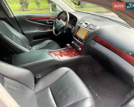 Серый Лексус ЛС, объемом двигателя 4.6 л и пробегом 145 тыс. км за 25000 $, фото 23 на Automoto.ua