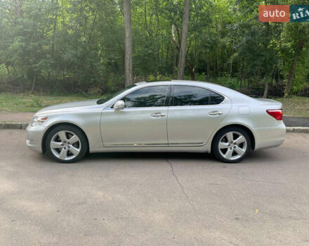 Серый Лексус ЛС, объемом двигателя 4.6 л и пробегом 145 тыс. км за 25000 $, фото 3 на Automoto.ua