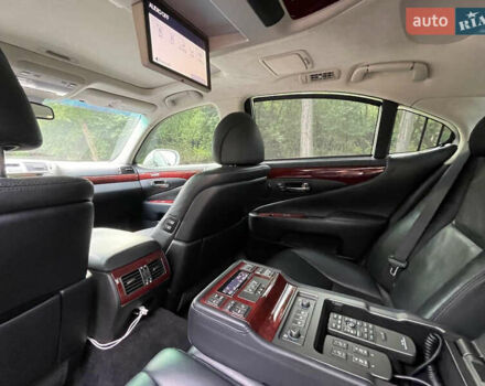 Серый Лексус ЛС, объемом двигателя 4.6 л и пробегом 145 тыс. км за 25000 $, фото 20 на Automoto.ua