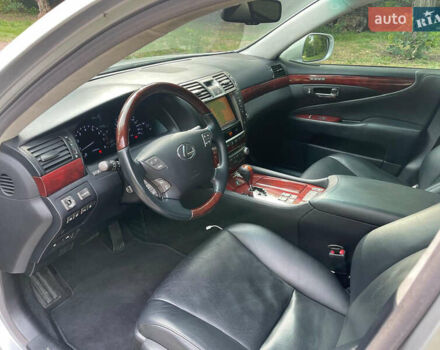 Серый Лексус ЛС, объемом двигателя 4.6 л и пробегом 145 тыс. км за 25000 $, фото 13 на Automoto.ua