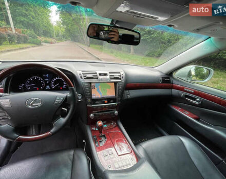 Серый Лексус ЛС, объемом двигателя 4.6 л и пробегом 145 тыс. км за 25000 $, фото 18 на Automoto.ua
