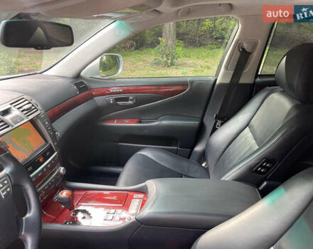 Серый Лексус ЛС, объемом двигателя 4.6 л и пробегом 145 тыс. км за 25000 $, фото 15 на Automoto.ua