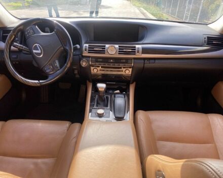 Сірий Лексус ЛС, об'ємом двигуна 0 л та пробігом 71 тис. км за 35000 $, фото 4 на Automoto.ua