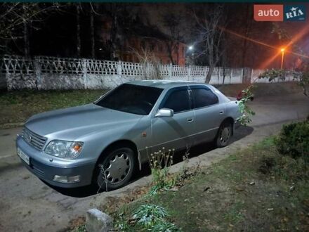 Серый Лексус ЛС, объемом двигателя 4 л и пробегом 317 тыс. км за 5200 $, фото 1 на Automoto.ua