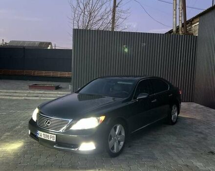 Серый Лексус ЛС, объемом двигателя 4.6 л и пробегом 183 тыс. км за 10999 $, фото 1 на Automoto.ua